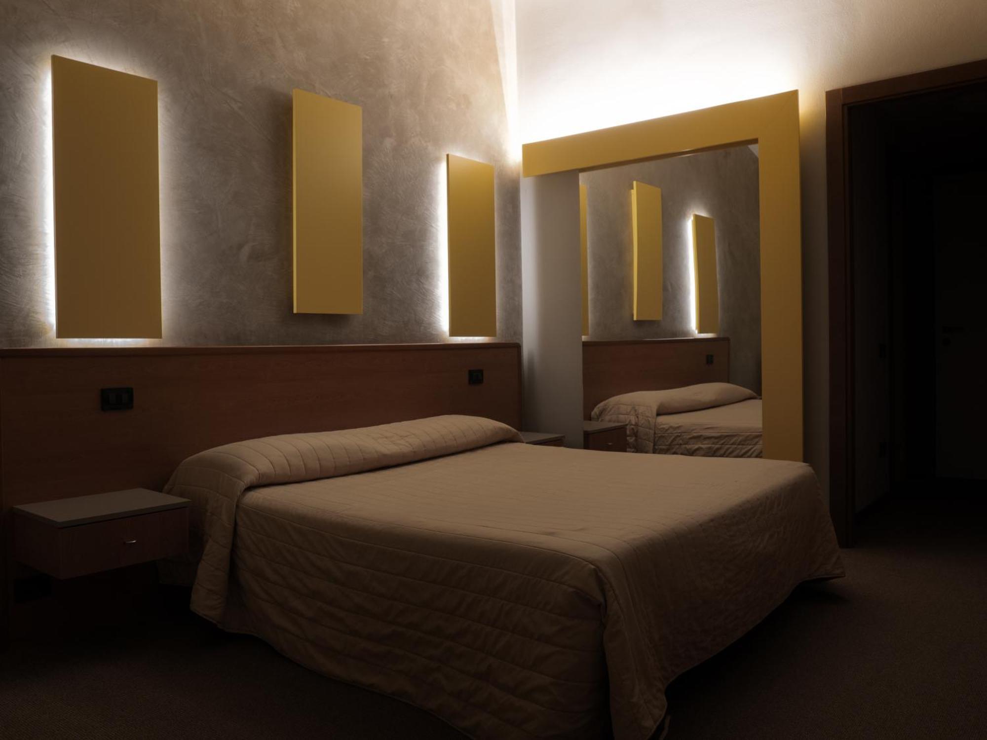 Dealuna Motel Fidenza Luaran gambar